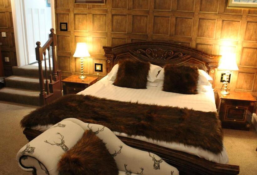 סוויטת ג'וניור, The Lion