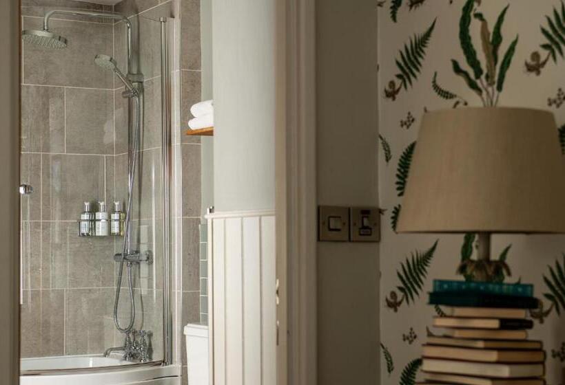 غرفة قياسية, The Millstone, Mellor