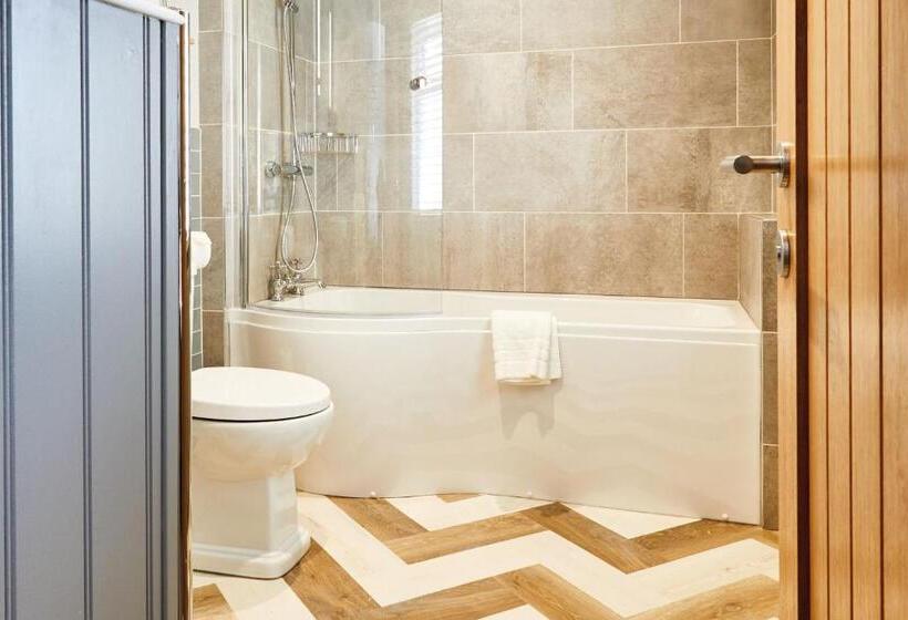 جناح, The Millstone, Mellor