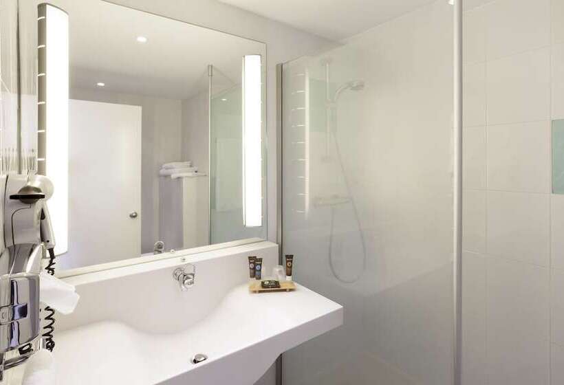 غرفة تنفيذية, Novotel Manchester West