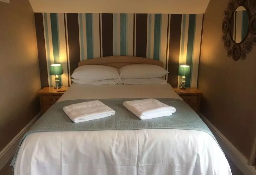 オーシャンビュースタンダードルーム, Rooms At The Highcliffe