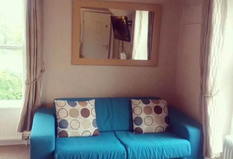 オーシャンビュースタンダードルーム, Rooms At The Highcliffe