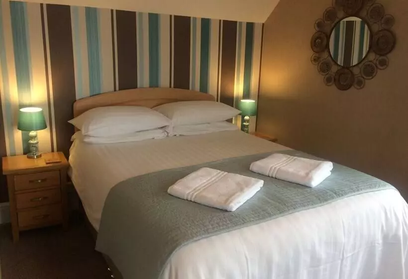 オーシャンビュースタンダードルーム, Rooms At The Highcliffe