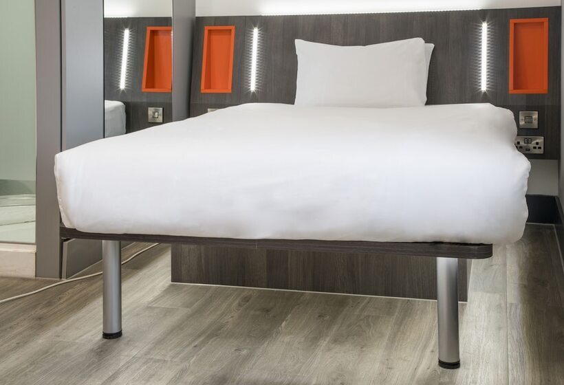 Номер Стандарт, Easyhotel Reading