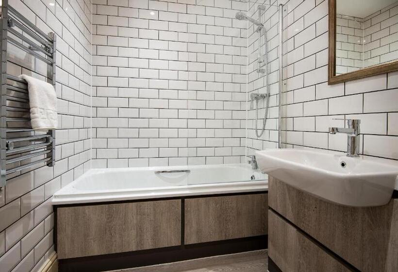 家庭间, The Ambleside Inn   The Inn Collection Group