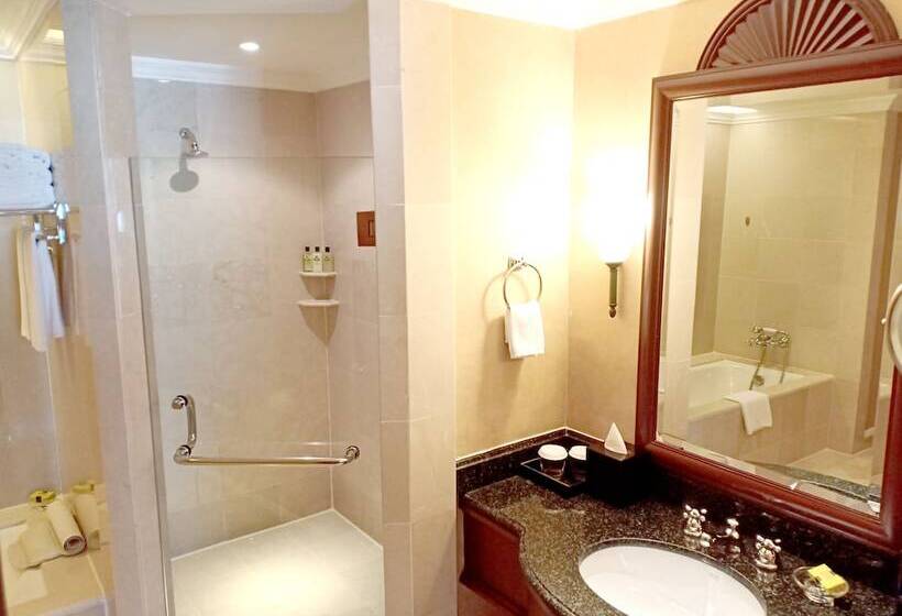 סוויטת ג'וניור, The Great Duke Phnom Penh