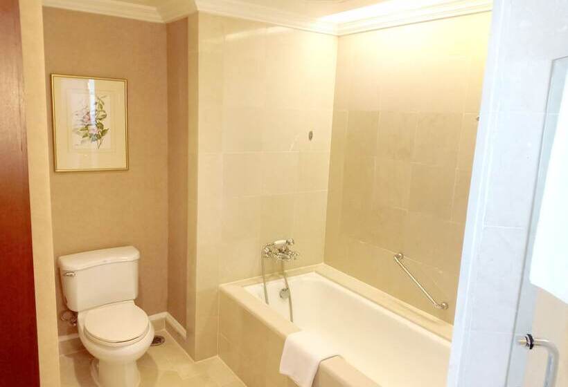 סוויטת ג'וניור, The Great Duke Phnom Penh