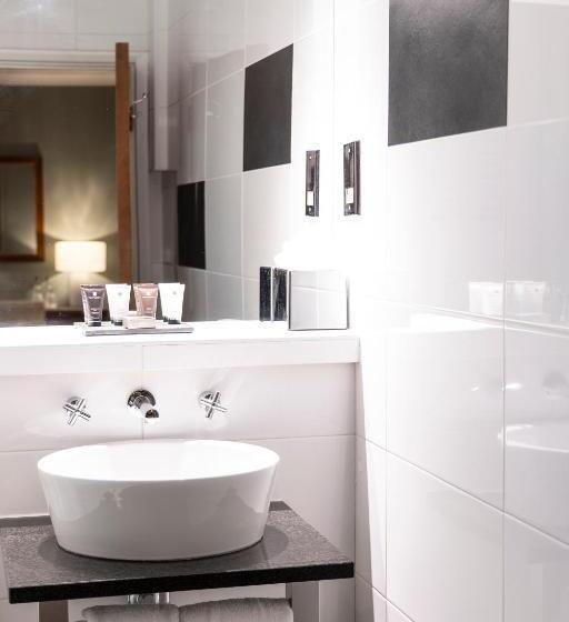 Полулюкс, The Stanneylands