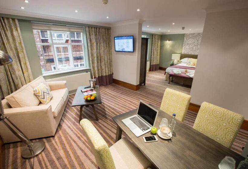 Люкс, The Stanneylands