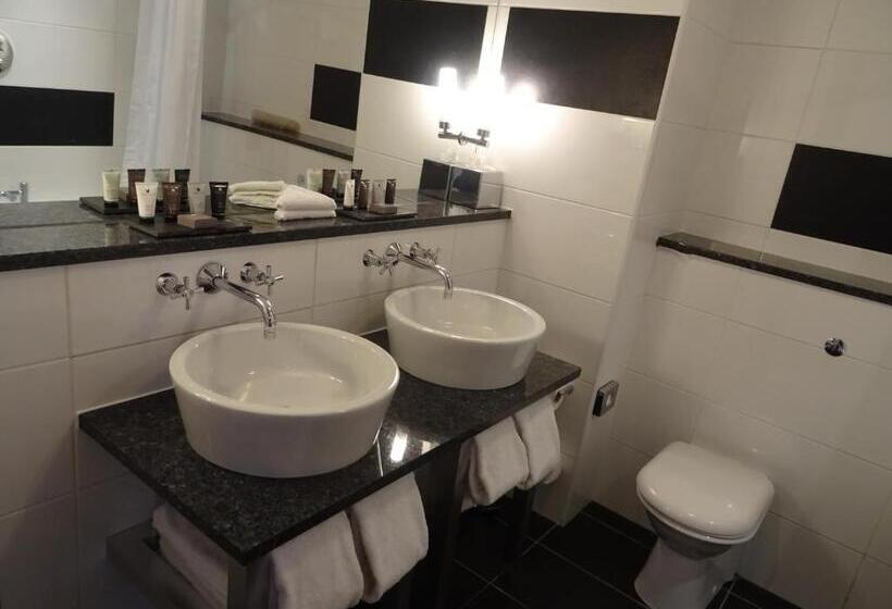 Люкс, The Stanneylands