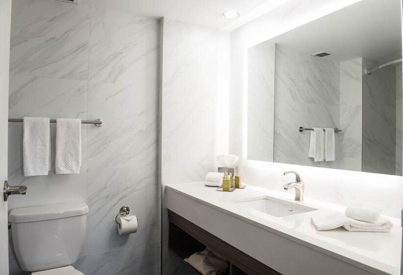 جناح, Chateau Cartier Hotel & Resort Ascend Hotel Collection