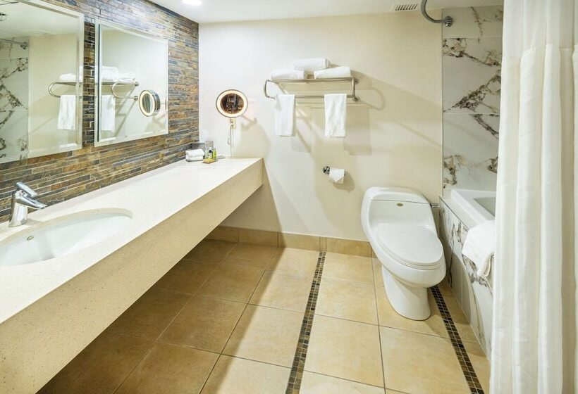 جناح, Chateau Cartier Hotel & Resort Ascend Hotel Collection