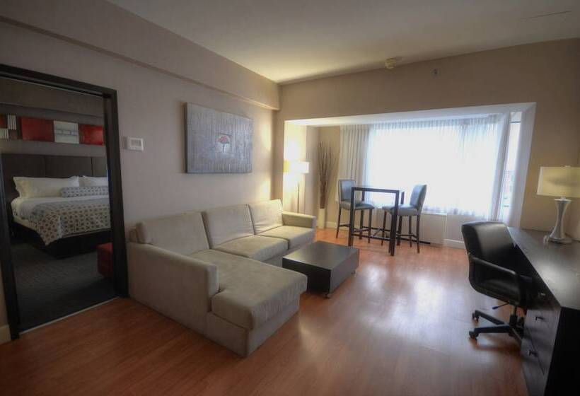 스위트 킹사이즈 침대, Armon Plaza Montreal Airpt, Trademark Collection By Wyndham