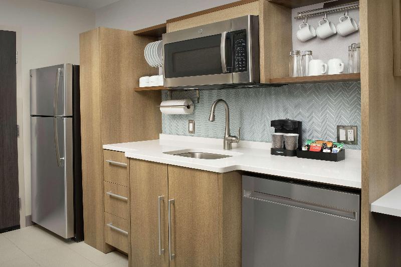 デラックスルーム, Armon Plaza Montreal Airpt, Trademark Collection By Wyndham