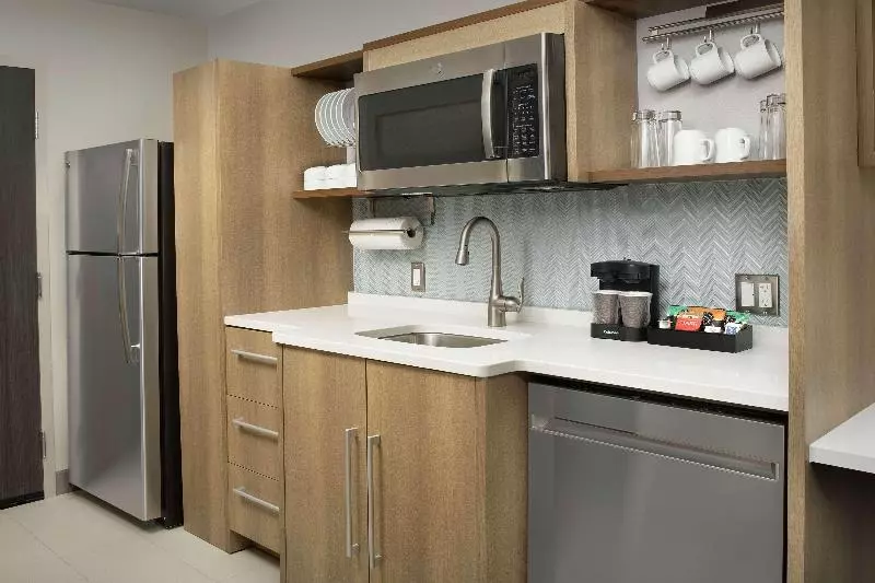 اتاق لوکس, Armon Plaza Montreal Airpt, Trademark Collection By Wyndham