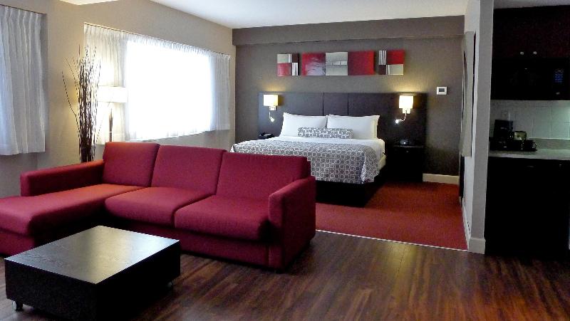 キングサイズベッドのスイートルーム, Armon Plaza Montreal Airpt, Trademark Collection By Wyndham