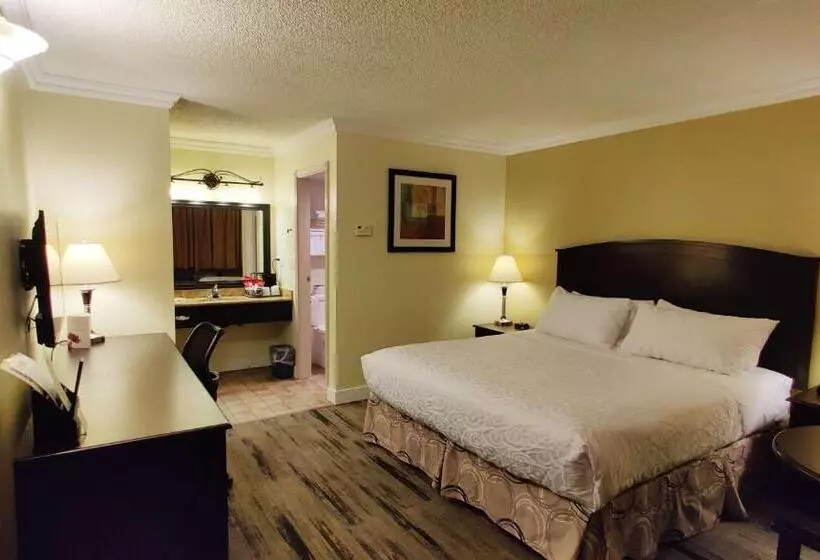 キングサイズベッドのスタンダードルーム, Best Western Plus Burnaby
