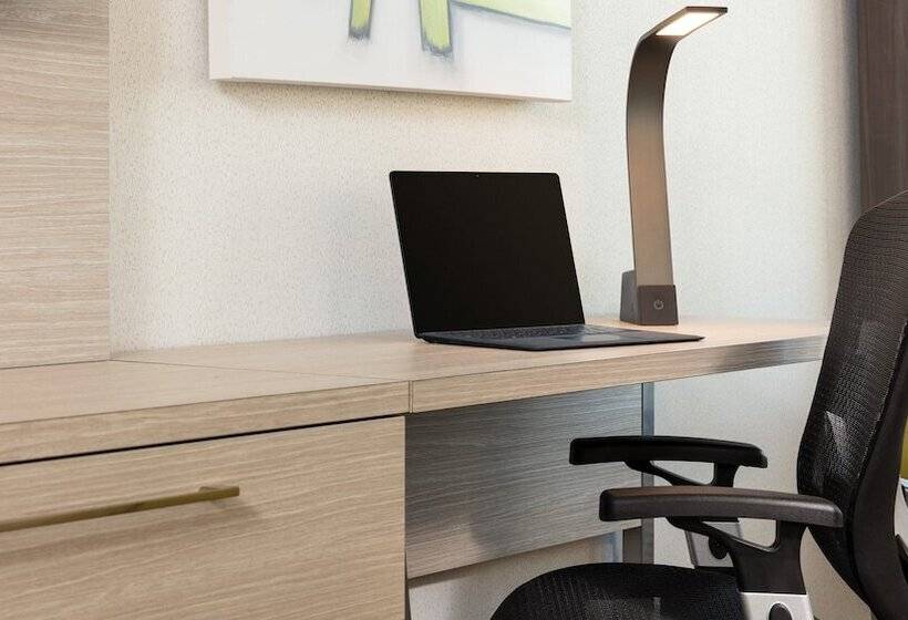 سوییت, Holiday Inn Express Quebec City Sainte Foy, An Ihg