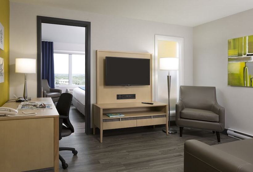 سوییت, Holiday Inn Express Quebec City Sainte Foy, An Ihg