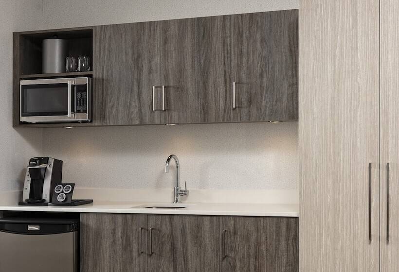 سوییت, Holiday Inn Express Quebec City Sainte Foy, An Ihg