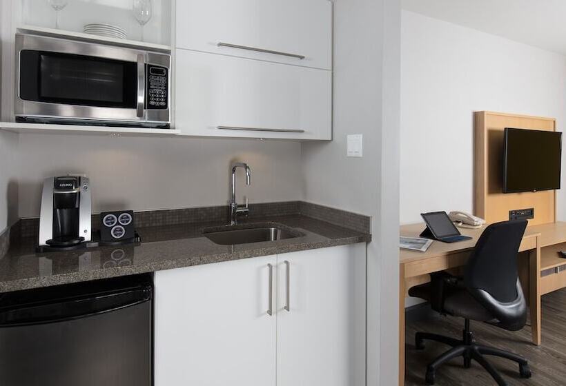سوییت, Holiday Inn Express Quebec City Sainte Foy, An Ihg