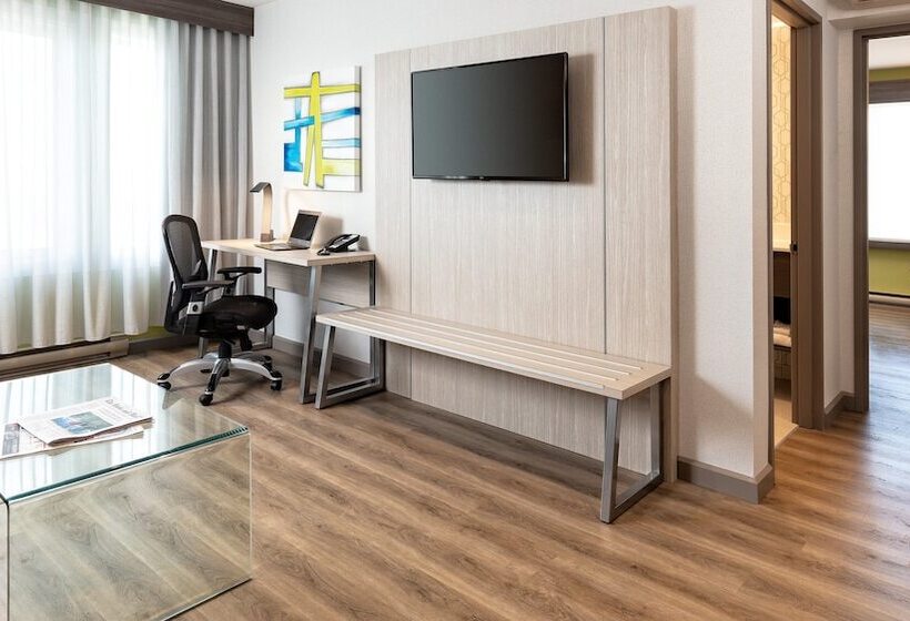 سوییت, Holiday Inn Express Quebec City Sainte Foy, An Ihg