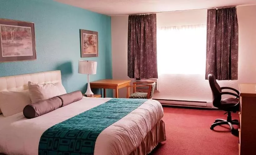 キングサイズベッドのスタンダードルーム, Howard Johnson By Wyndham Fort St. John
