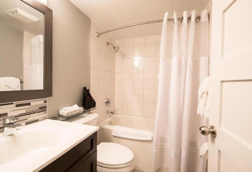 سوییت سوپریور, Prestige Oceanview Hotel Prince Rupert