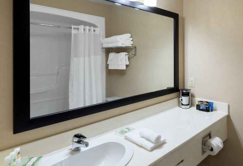 جناح, Quality Inn & Suites