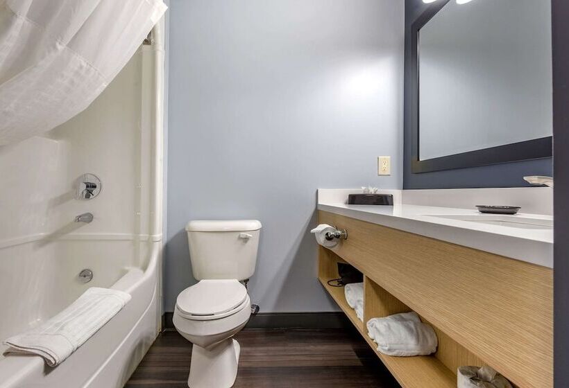 جناح, Quality Inn & Suites