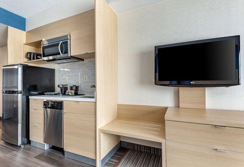 جناح, Quality Inn & Suites