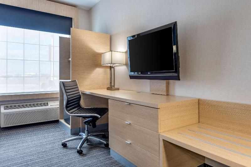 غرفة قياسية سرير كينج, Quality Inn & Suites