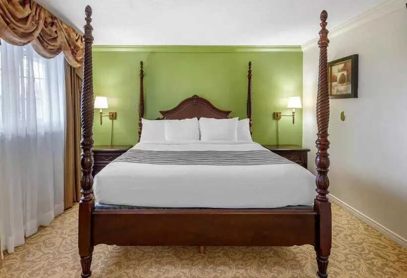 キングサイズベッドのスイートルーム, Surestay Plus Hotel By Best Western Kincardine