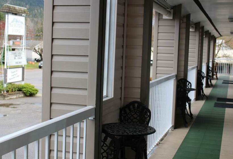 Номер Стандарт, Monashee Lodge