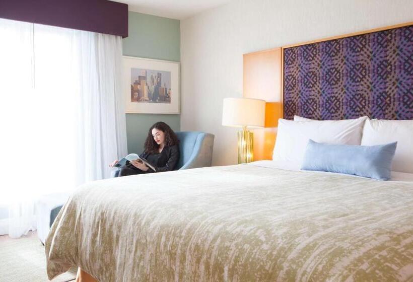 Номер Стандарт Кровать Кинг Адаптированный для Инвалидов, Best Western Premier Toronto Airport Carlingview