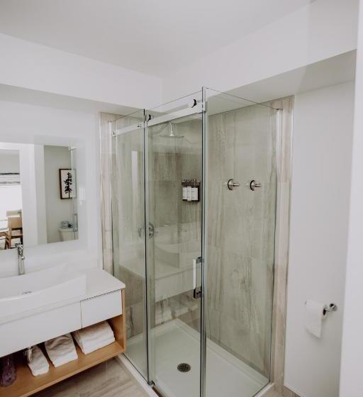 Suite with lake view, La Place Rendez Vous