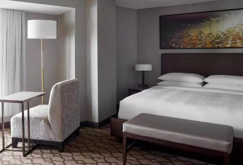 キングサイズベッドのスタンダードルーム, Niagara Falls Marriott Fallsview Hotel & Spa