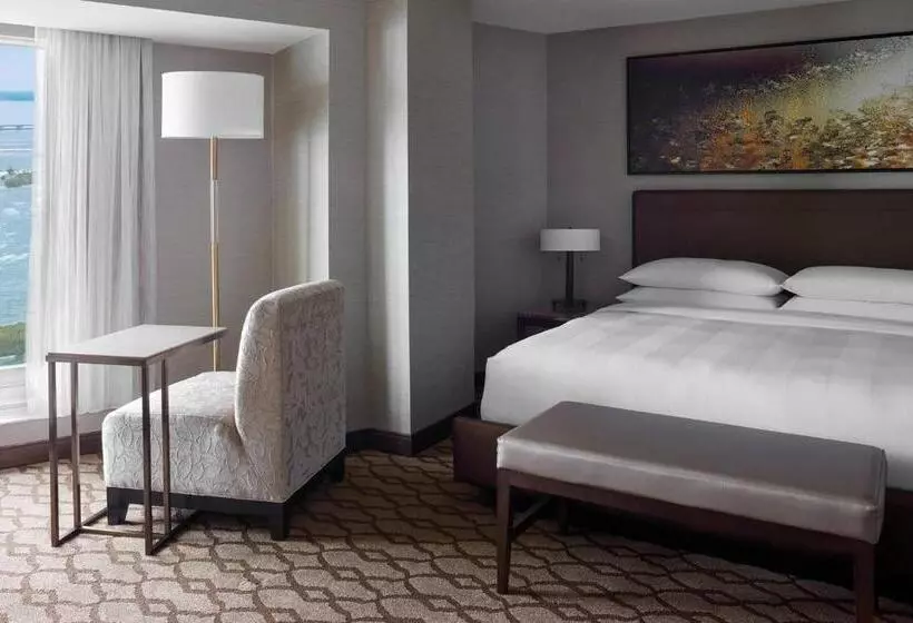 キングサイズベッドのスタンダードルーム, Niagara Falls Marriott Fallsview Hotel & Spa