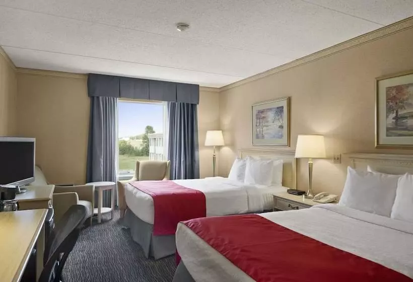 ２ダブルベッドのスタンダードルーム, Ramada By Wyndham Trenton