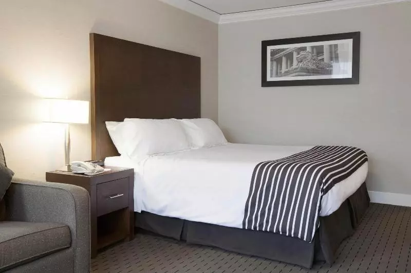 سوئیت با تخت بزرگ, Sandman Hotel Vancouver Downtown