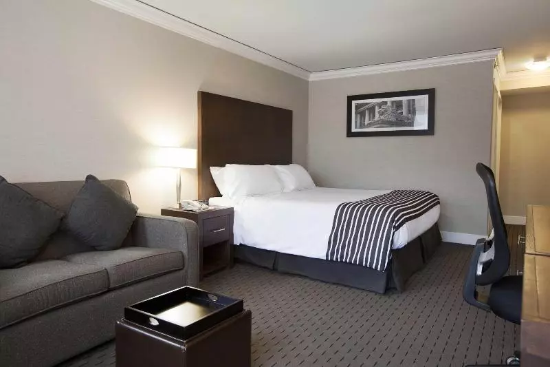 سوئیت با تخت بزرگ, Sandman Hotel Vancouver Downtown