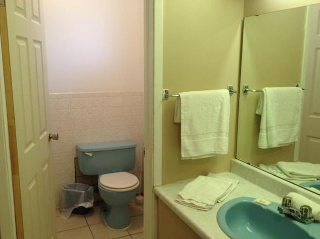 带大床的标准间, Lotus Motel