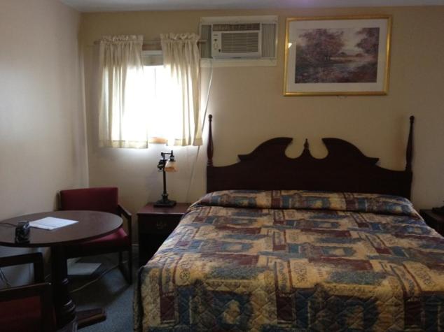 带大床的标准间, Lotus Motel