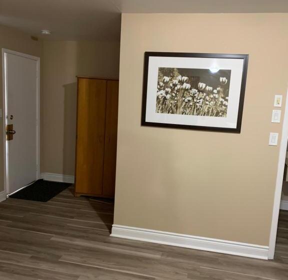 סוויטת סופריור, Rogers Motel