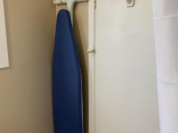 חדר סטנדרט, Rogers Motel