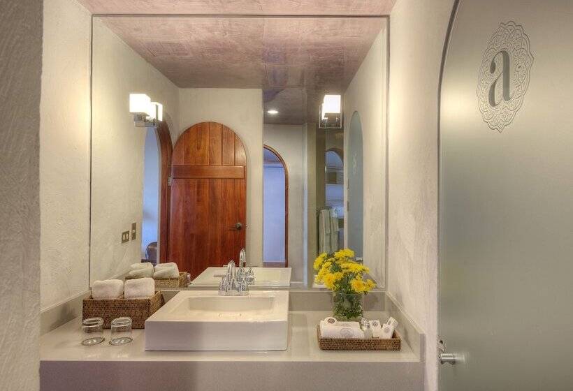 جناح, Alta Las Palomas