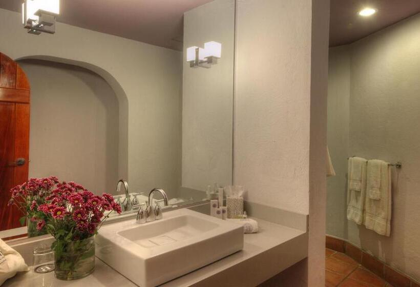 جناح, Alta Las Palomas