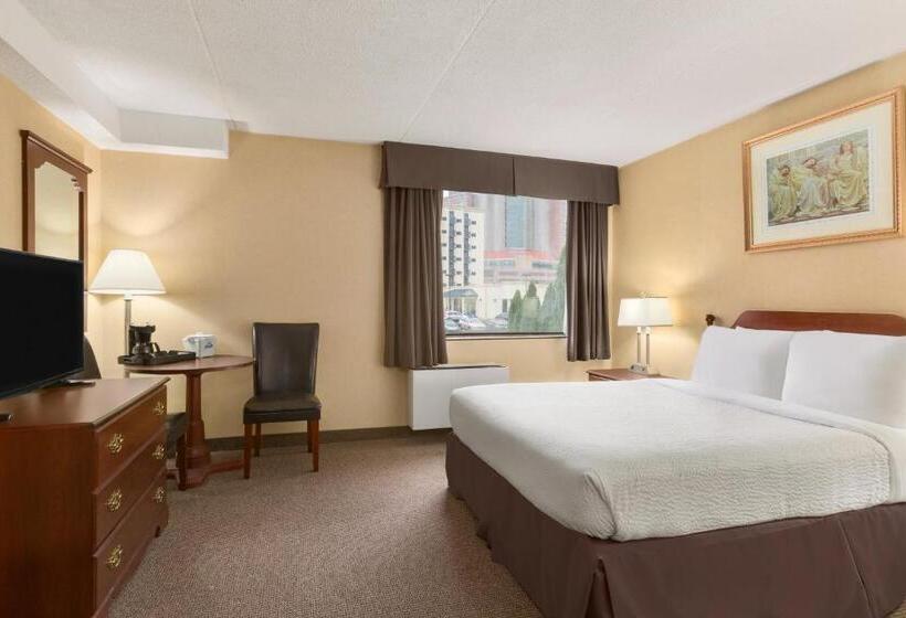 Quarto Standard Cama King, Days Inn By Wyndham Fallsview