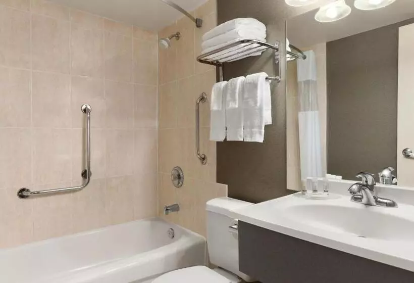 Standard-huone King-vuode, Days Inn By Wyndham Fallsview