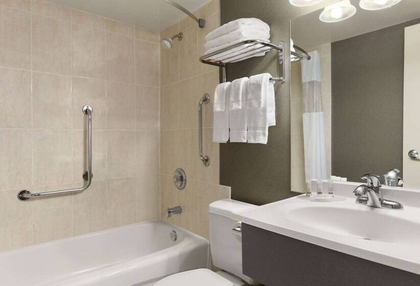 חדר סטנדרט שתי מיטות זוגיות, Days Inn By Wyndham Fallsview